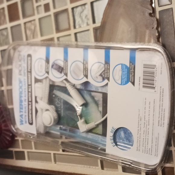 Waterproof pouch - Picture 3 of 4